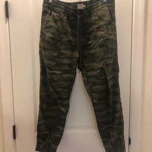 Levi’s camo joggers